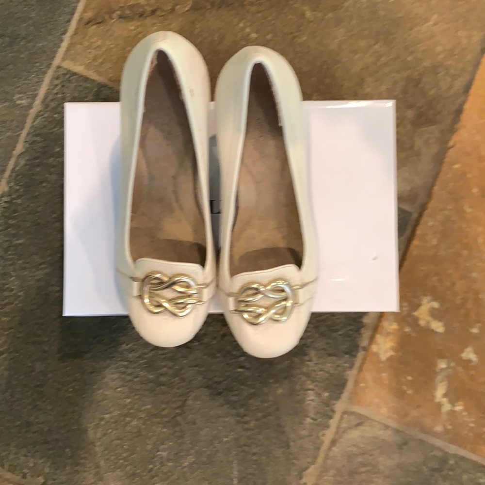 Aerosols Cream Pebble Leather w/ Gold Metal Detail